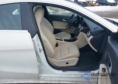 2015 Mercedes-Benz Cla 250 4Matic z USA, uszkodzony, nr VIN WDDSJ4GB6FN174127